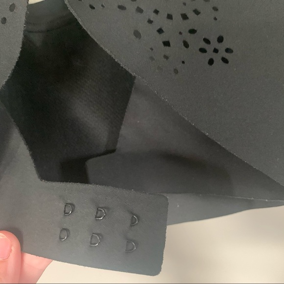 Victoria's Secret Sport Bra Angel Maximum Support - Picture 4 of 6